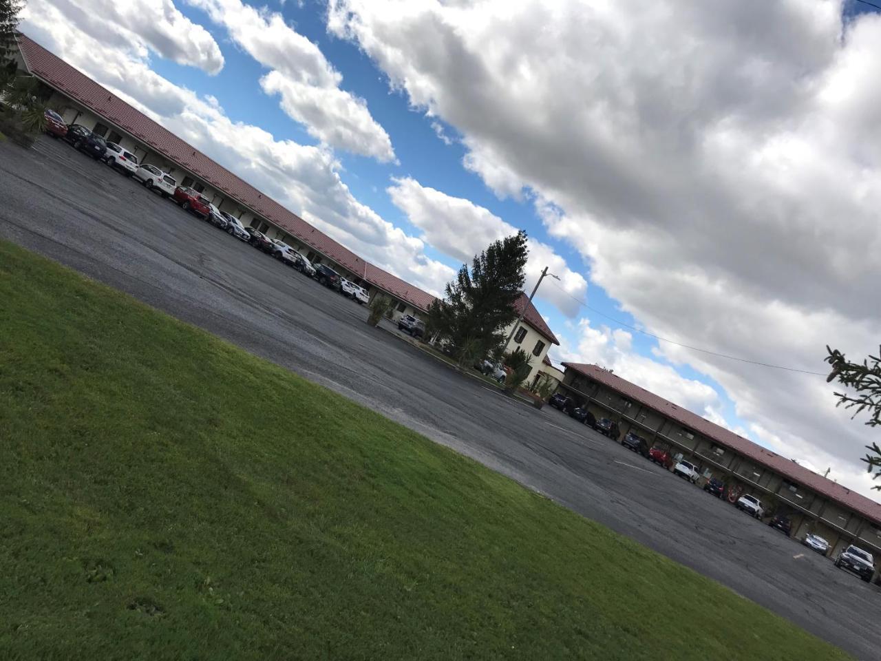 Country Inn Listowel Kültér fotó