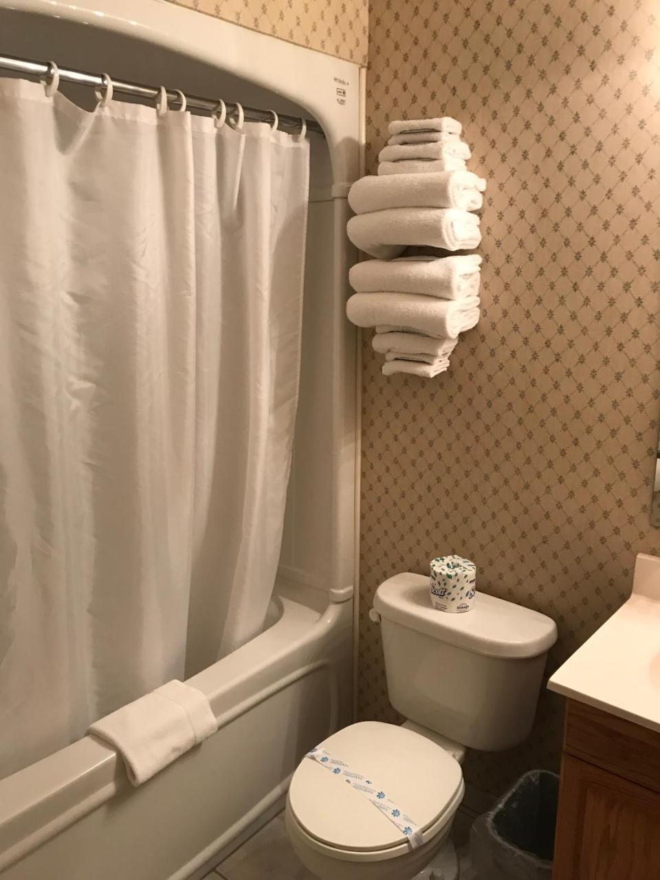 Country Inn Listowel Kültér fotó